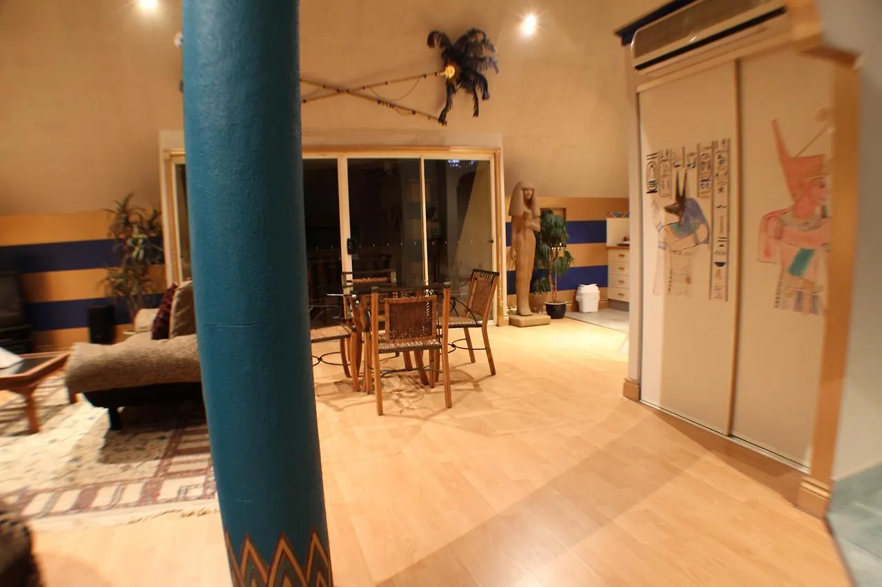 Ecostudio Fellini Gold Coast 4*,